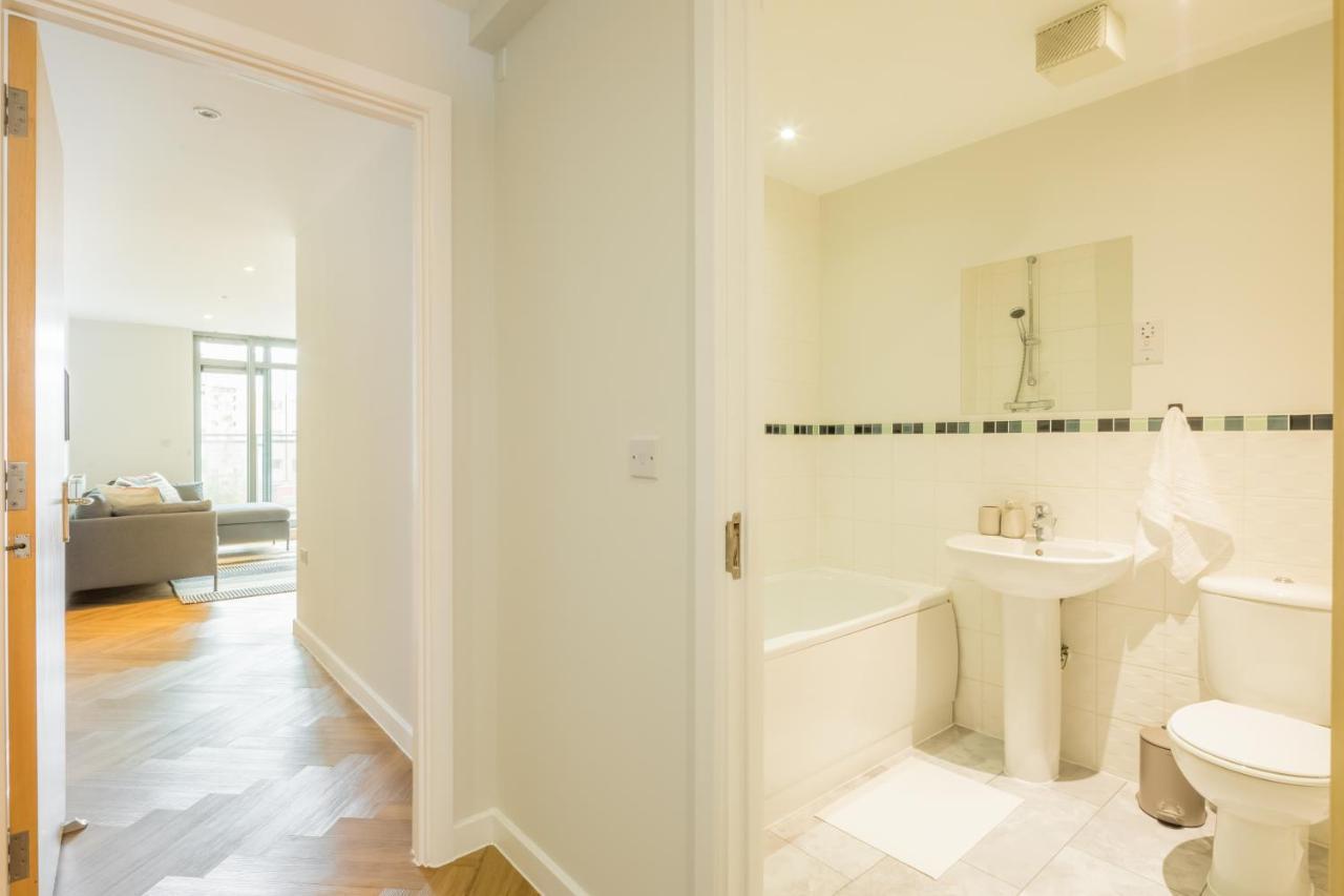 Casa de férias Executive 2br Next To Station + Parking Cambridge