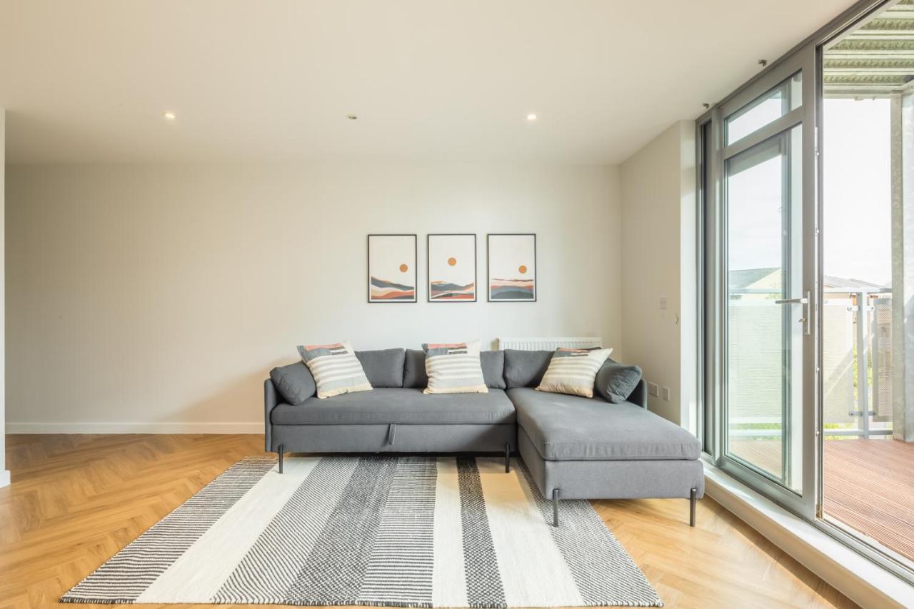 Executive 2br Next To Station + Parking * Cambridge