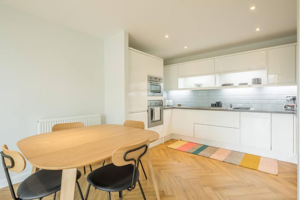 Casa de férias Executive 2br Next To Station + Parking Cambridge